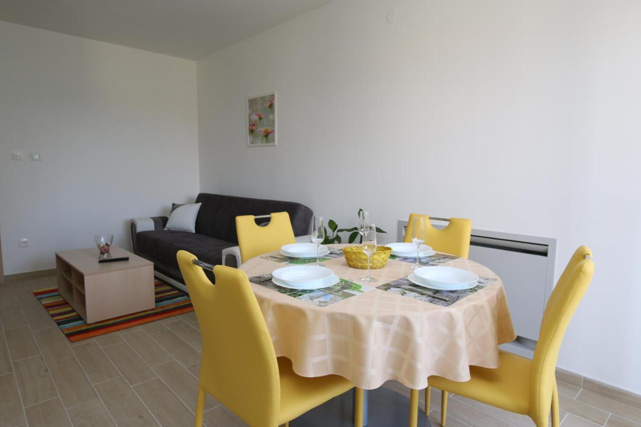 סולינה Apartments Sucic Iva I Tea מראה חיצוני תמונה