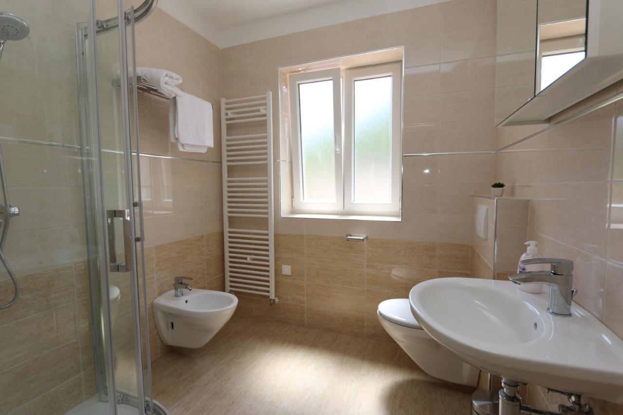 סולינה Apartments Sucic Iva I Tea מראה חיצוני תמונה